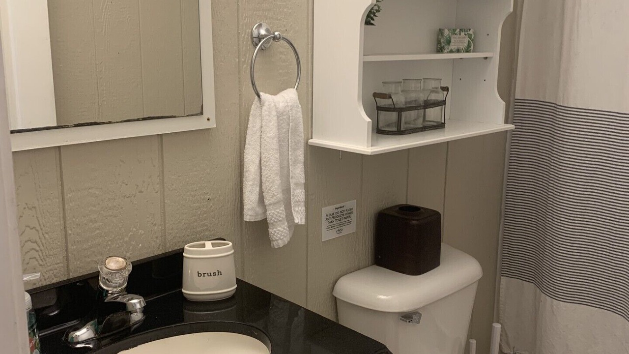 Photo of Bathroom in Kelleys Island