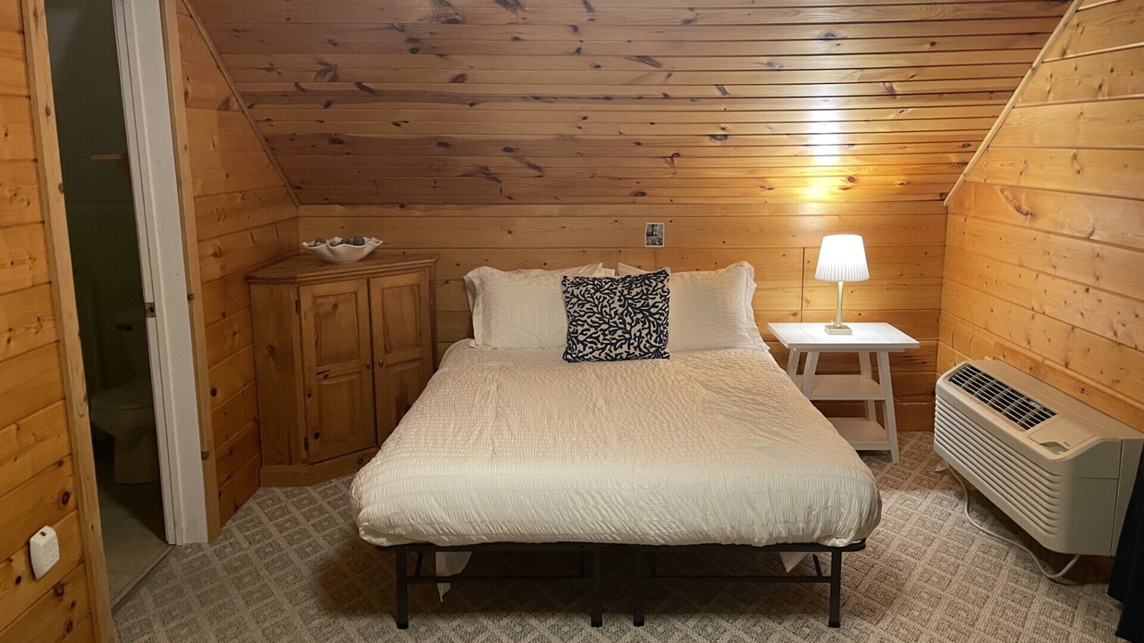 Photo of Bedroom in Kelleys Island