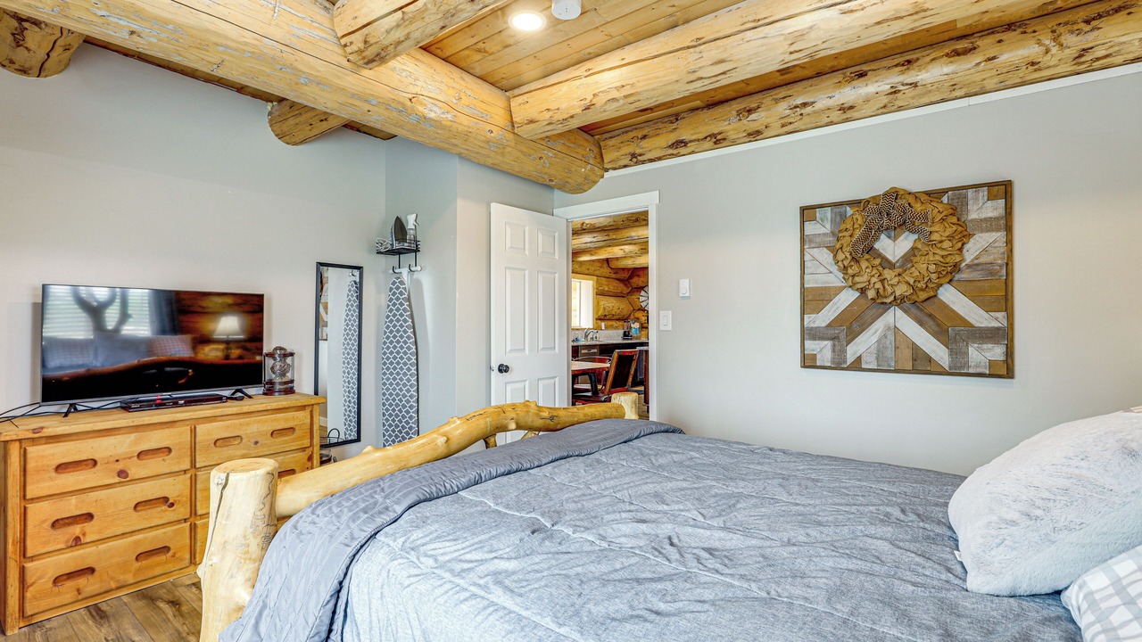Photo of Bedroom in Gusher