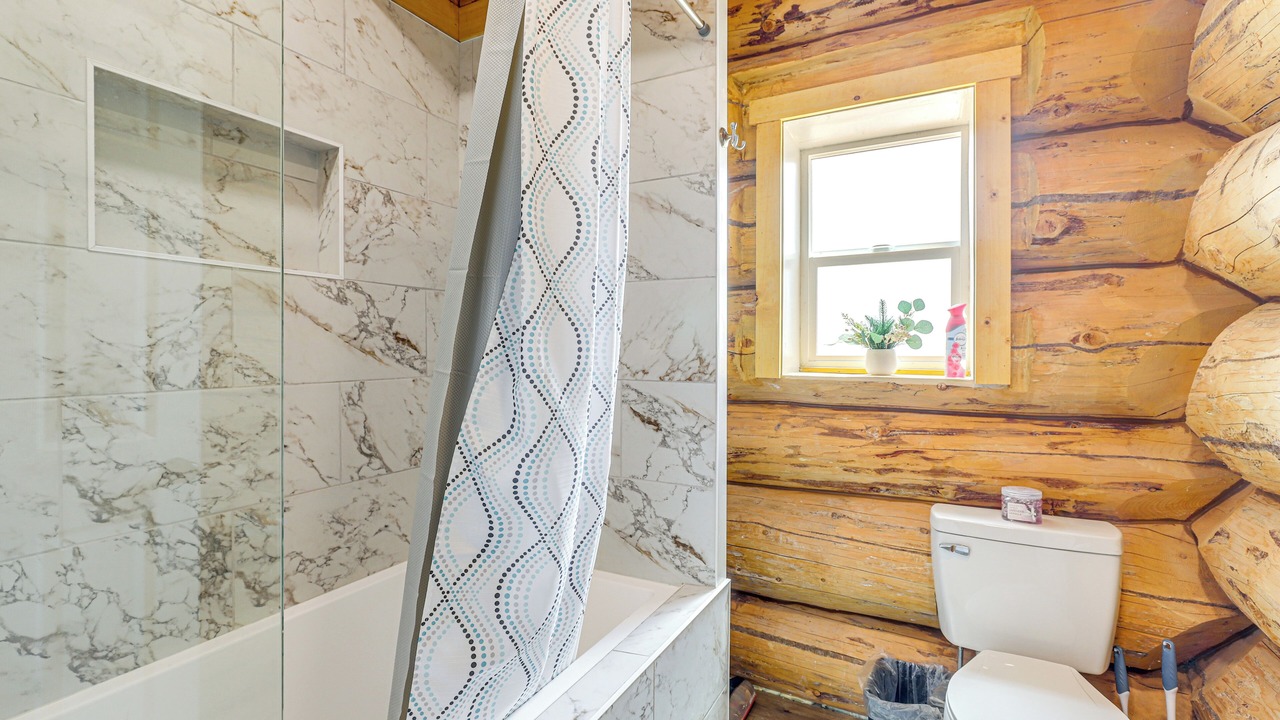 Photo of Bathroom in Gusher