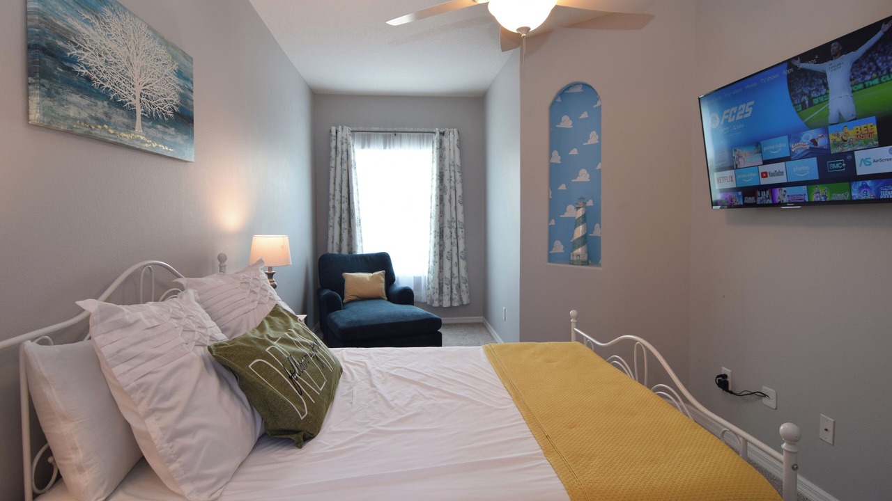 Photo of Bedroom in Lake Davenport Estates