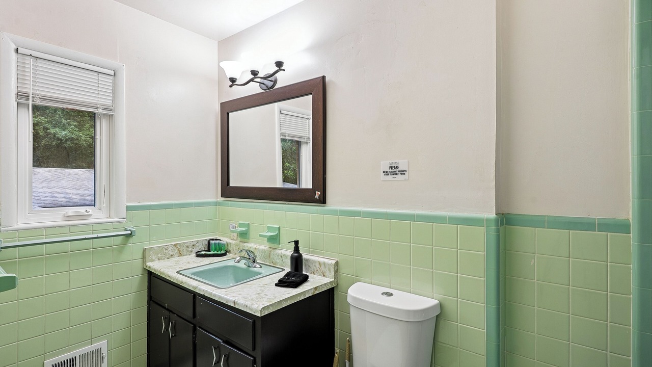 Photo of Bathroom in Collier Heights