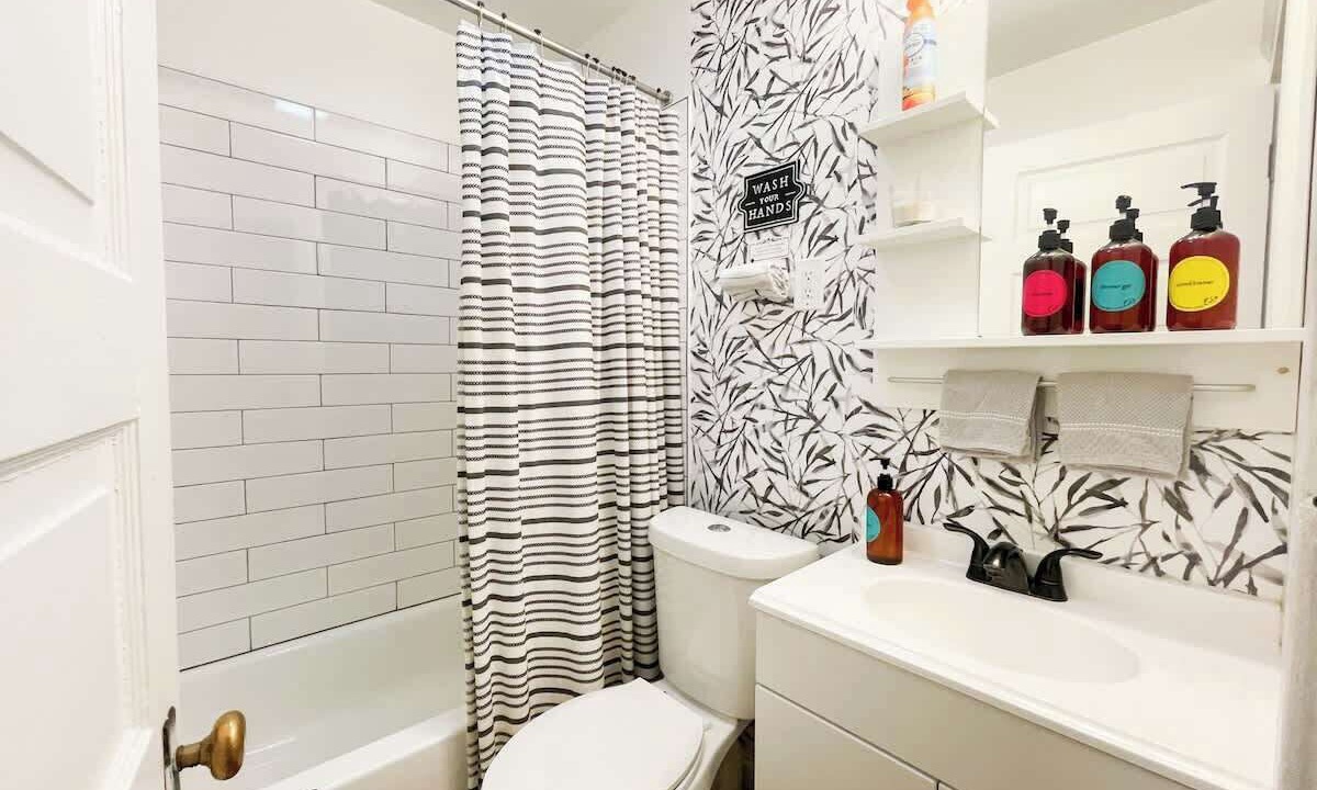 Photo of Bathroom in Lorain