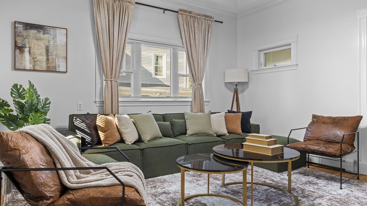 Photo of Livingroom in East Somerville