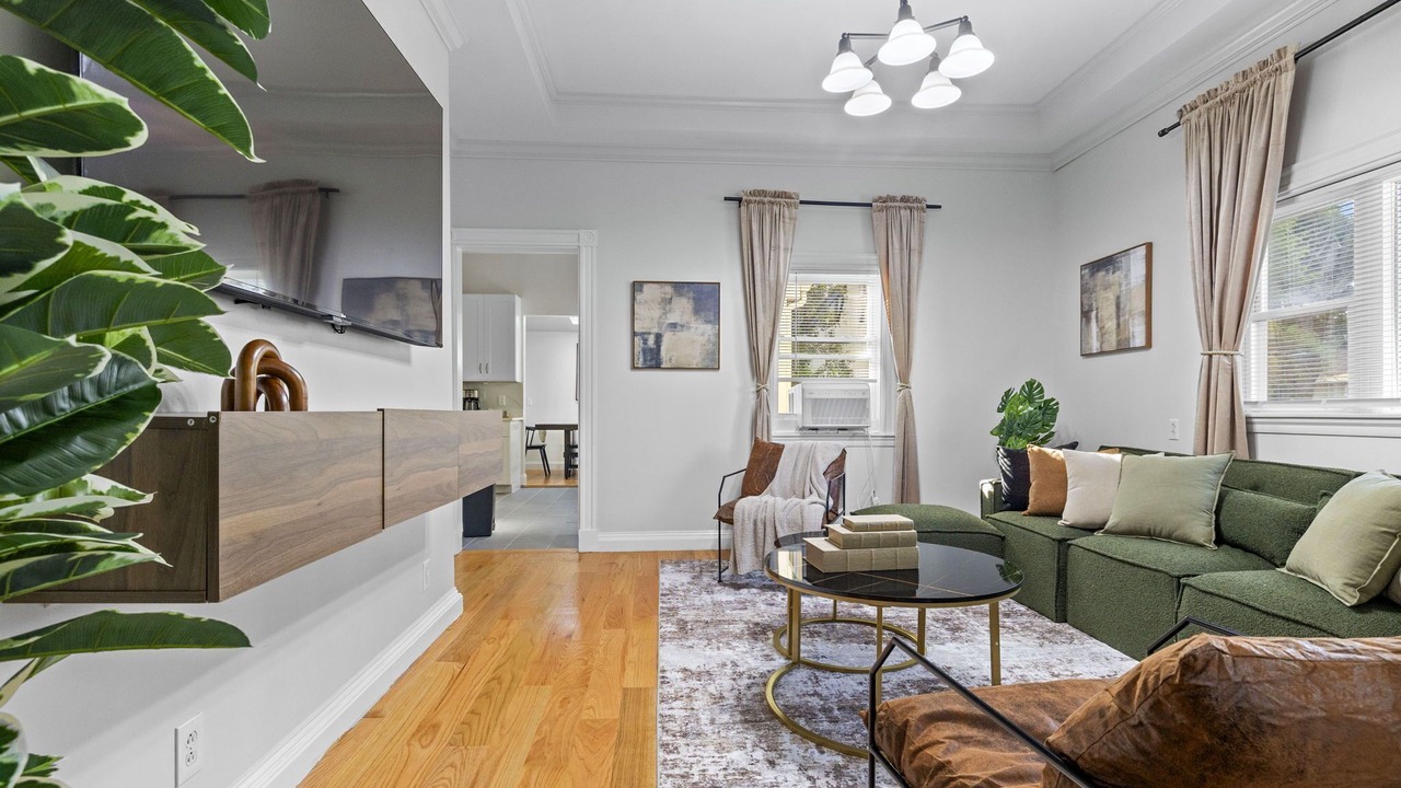 Photo of Livingroom in East Somerville