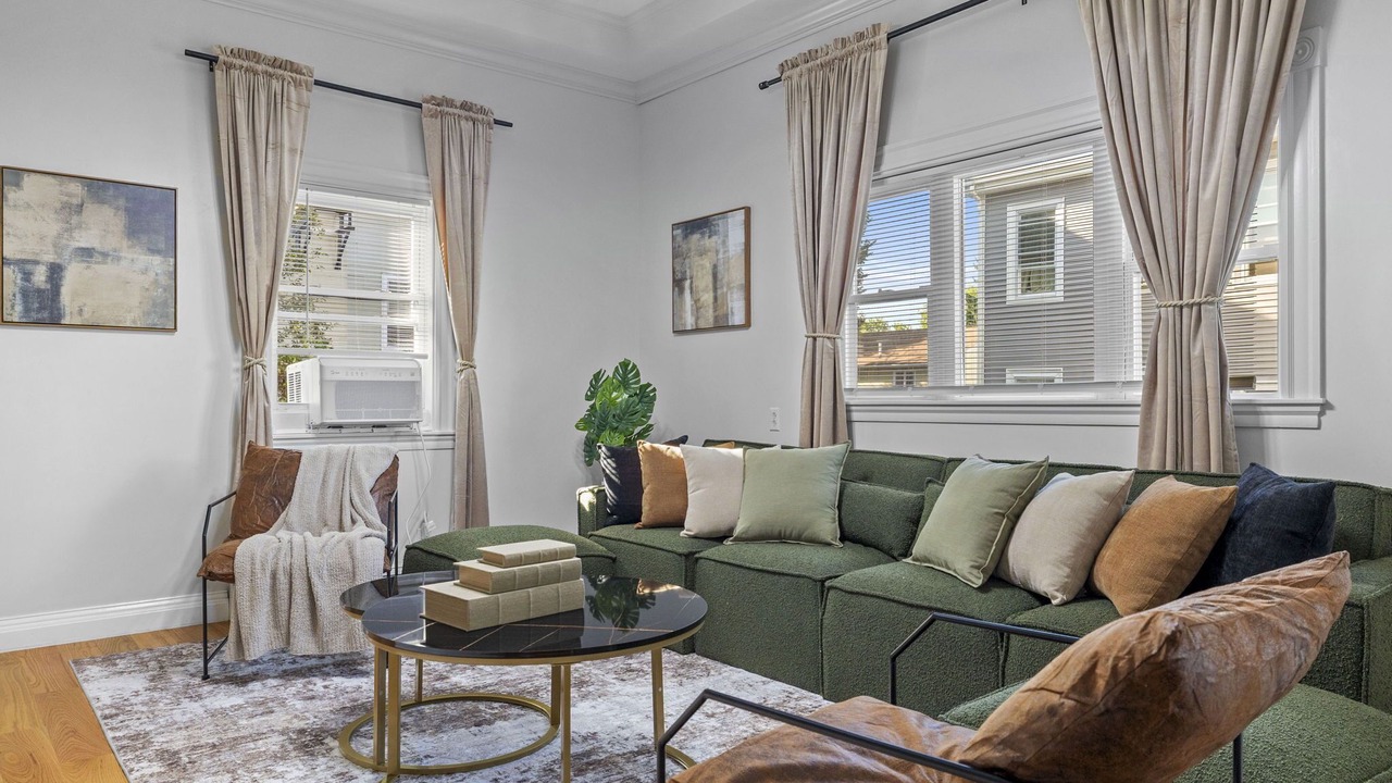 Photo of Livingroom in East Somerville