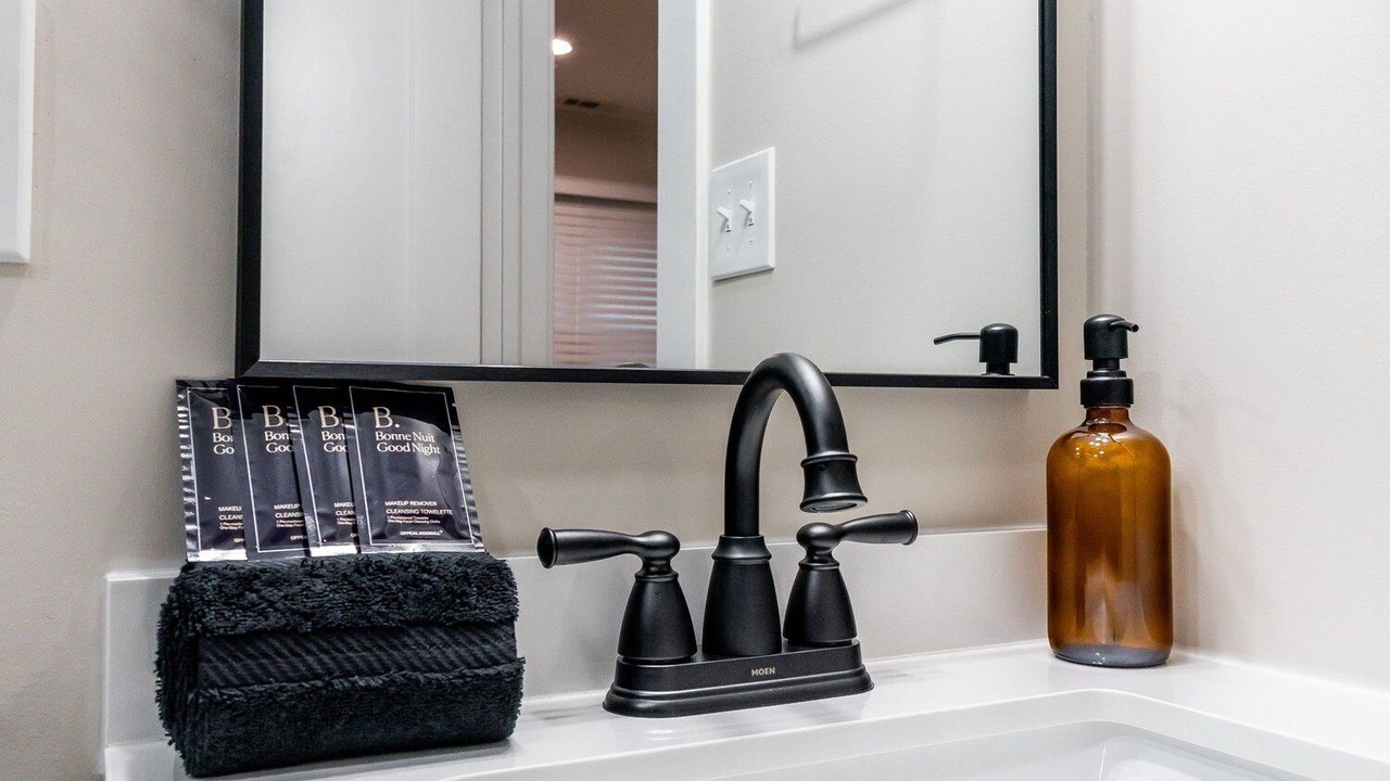 Photo of Bathroom in Lakeview