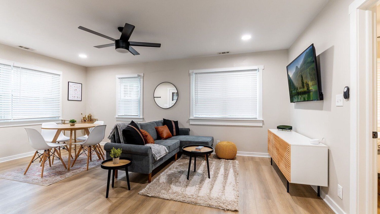 Photo of Livingroom in Lakeview