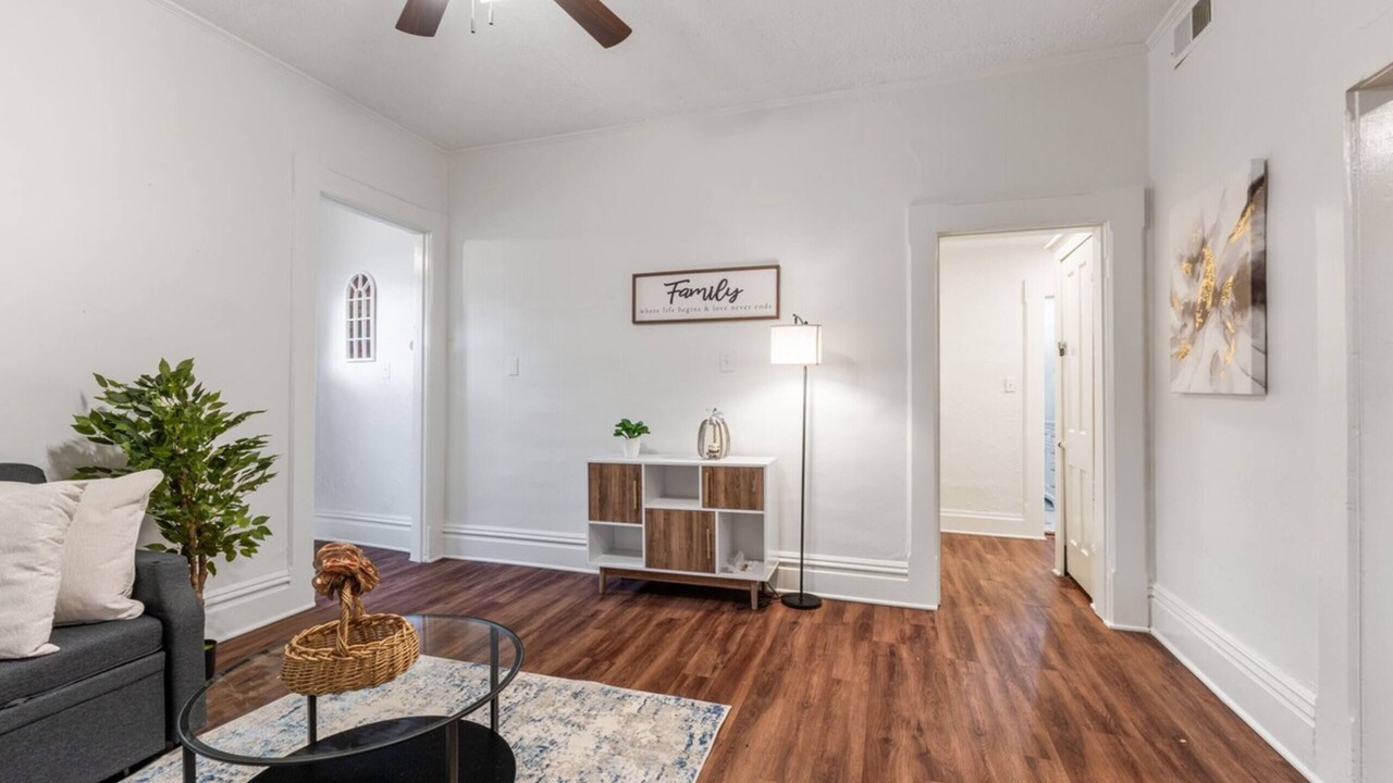 Photo of Livingroom in Weinland Park
