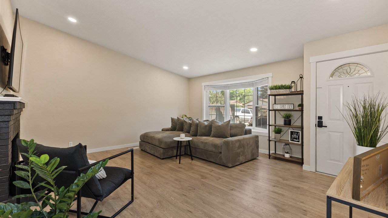 Photo of Livingroom in Eagle