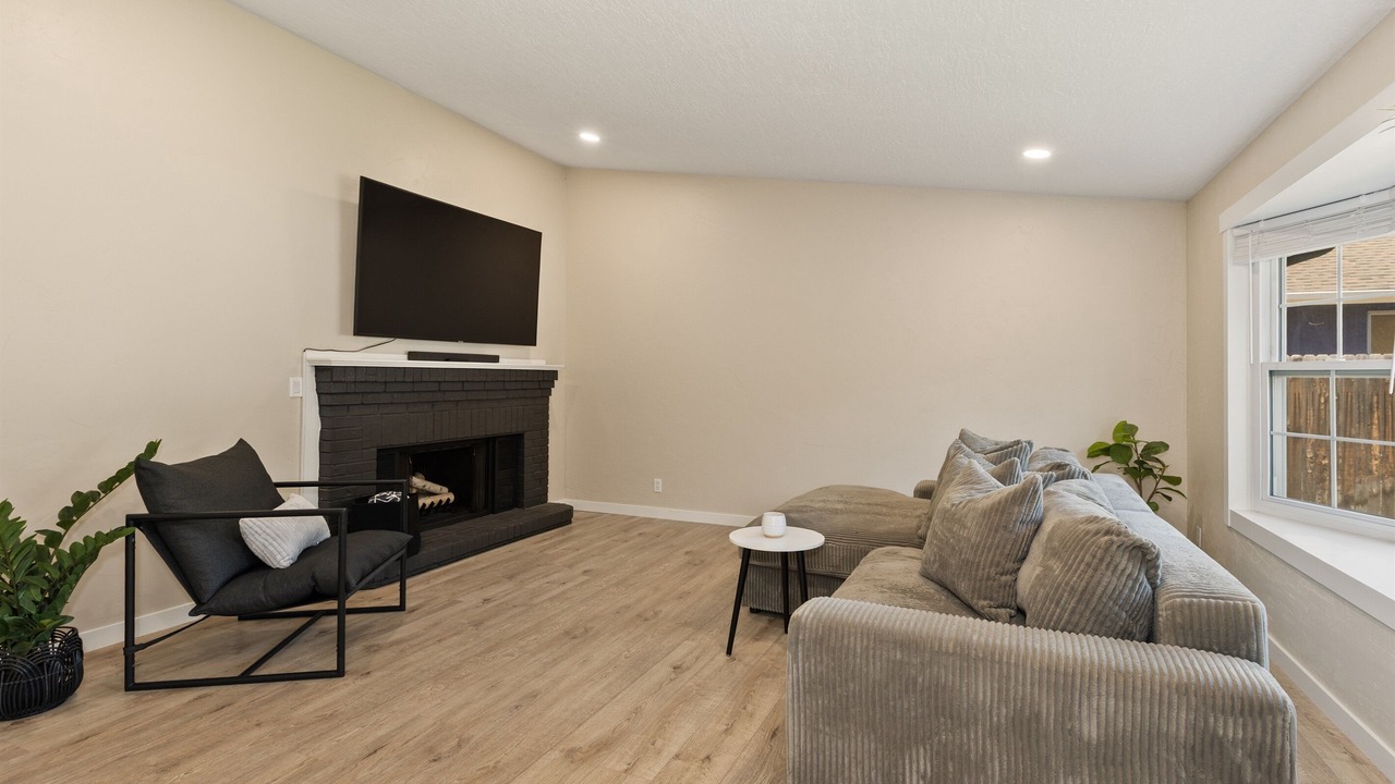 Photo of Livingroom in Eagle