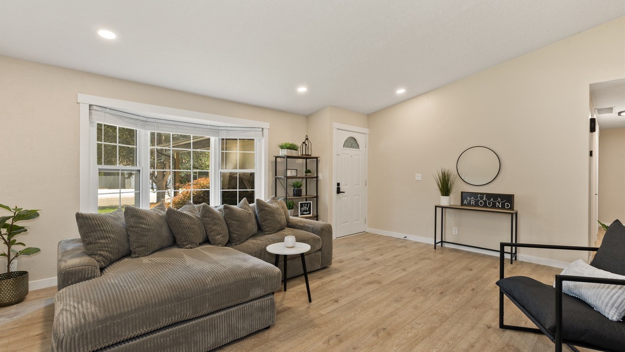 Photo of Livingroom in Eagle