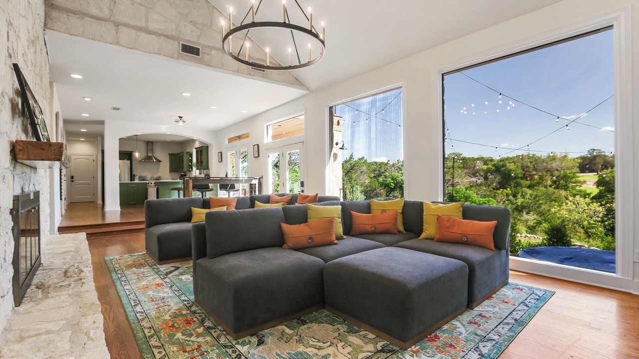 Photo of Livingroom in Oak Shores On Lake Austin