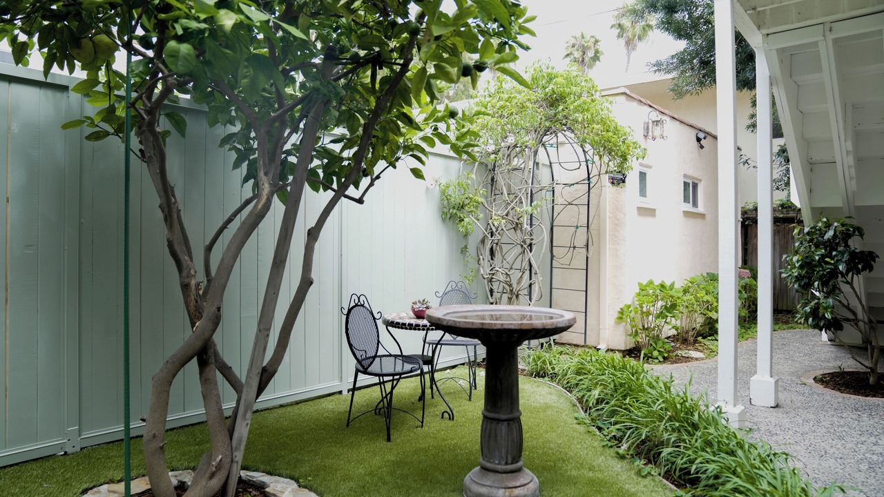 Photo of Patio Balcony in North of Wilshire