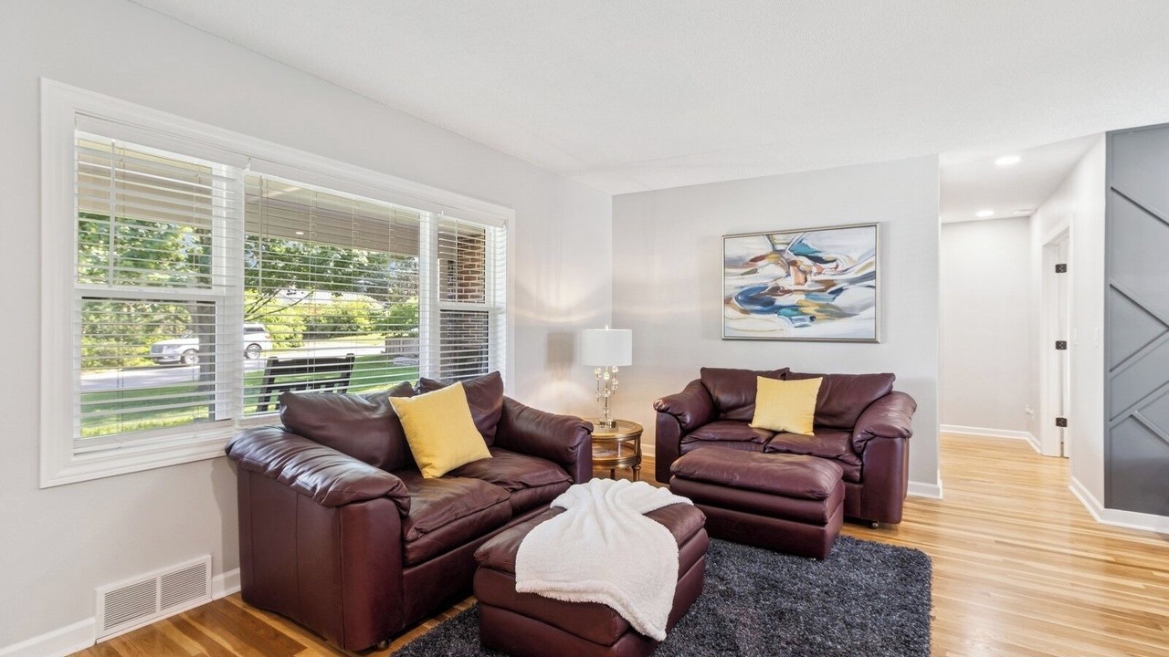 Photo of Livingroom in Windsor Heights