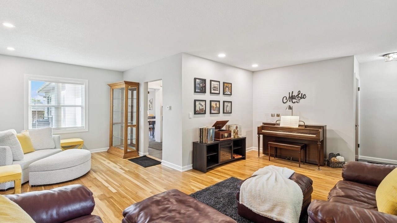 Photo of Livingroom in Windsor Heights