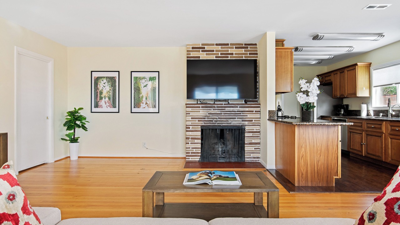 Photo of Livingroom in La Crescenta