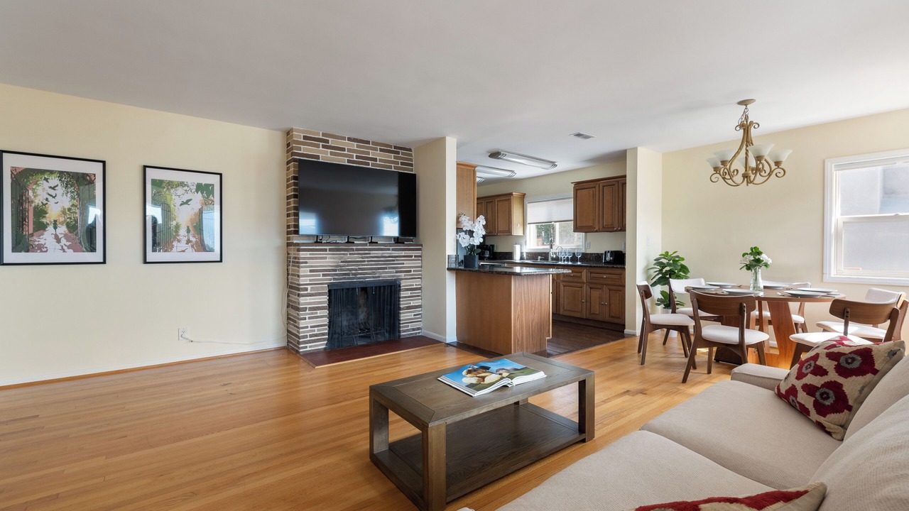 Photo of Livingroom in La Crescenta
