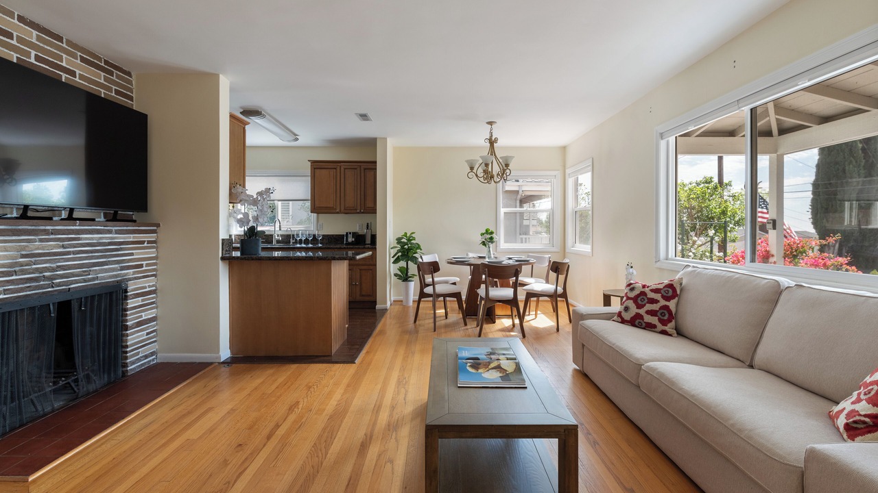 Photo of Livingroom in La Crescenta