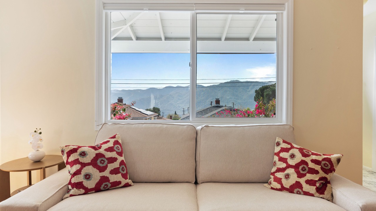 Photo of Livingroom in La Crescenta
