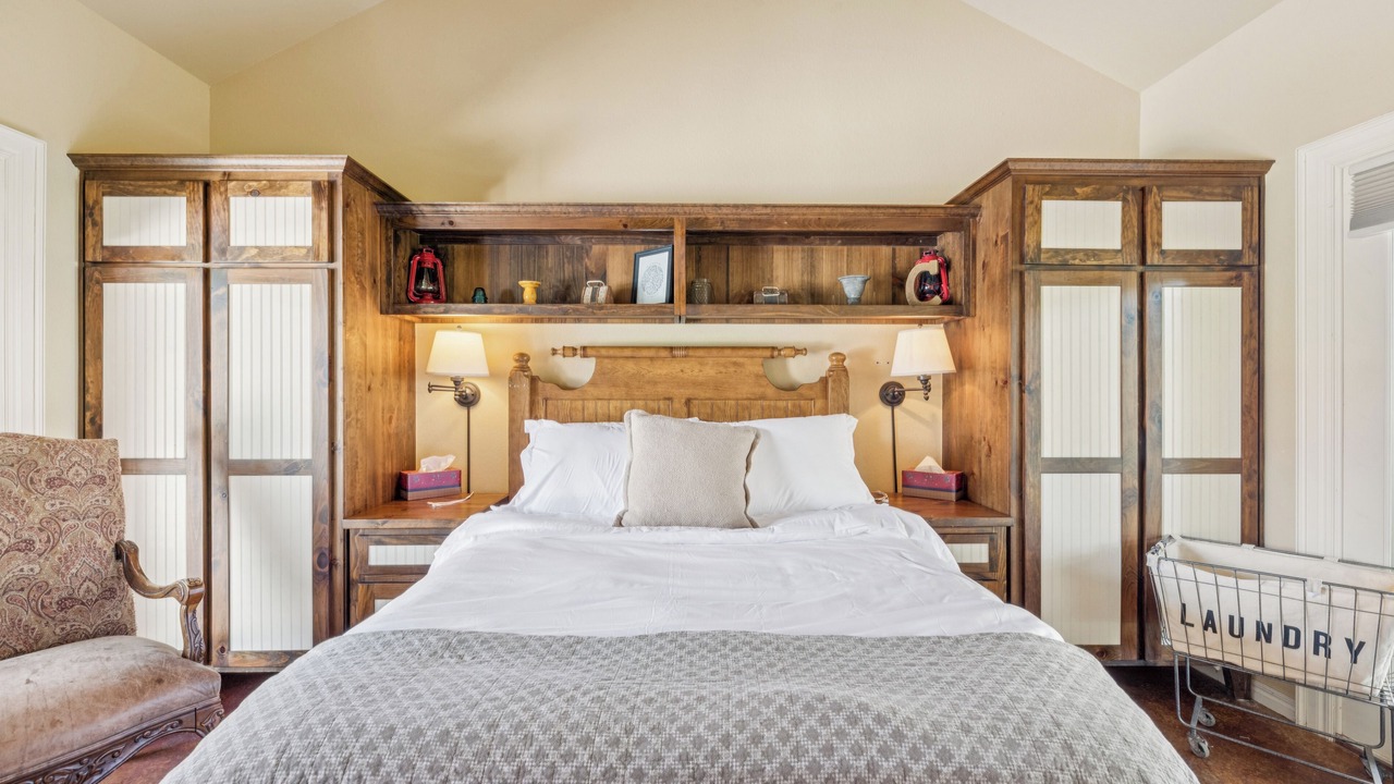 Photo of Bedroom in Okmulgee County