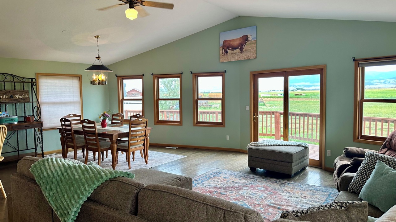 Photo of Livingroom in Broadwater County
