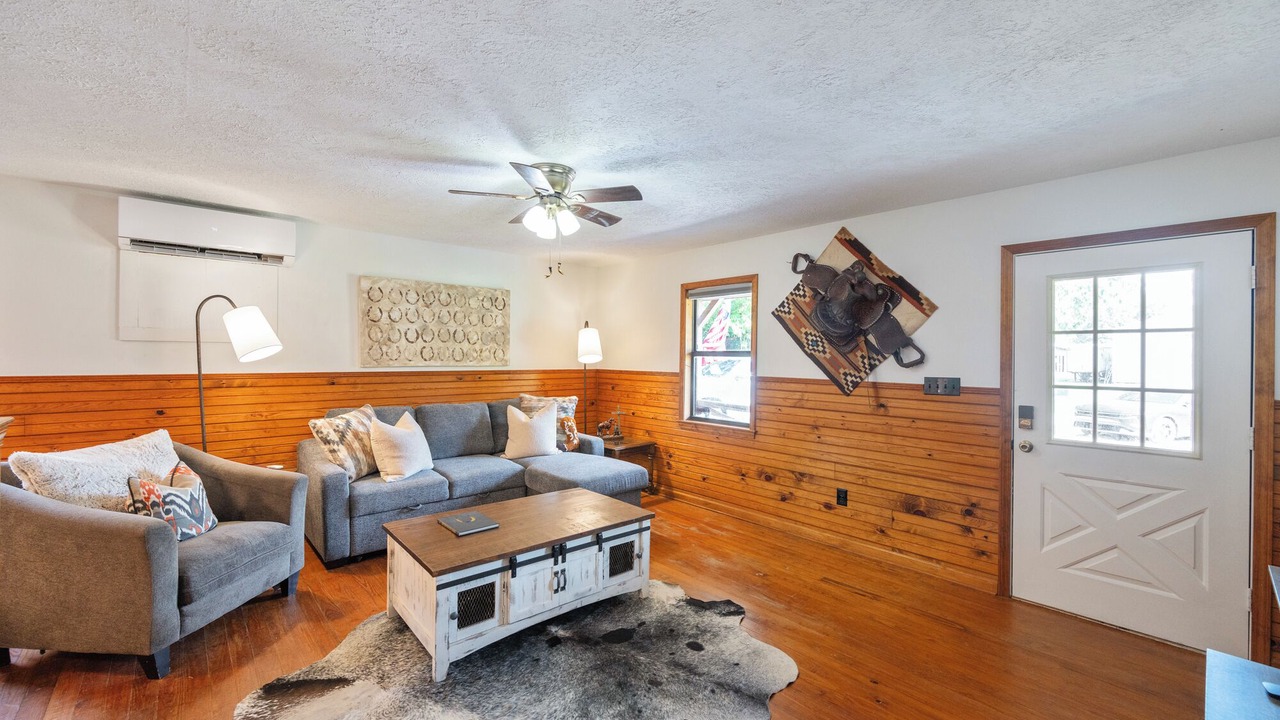 Photo of Livingroom in Idlewild