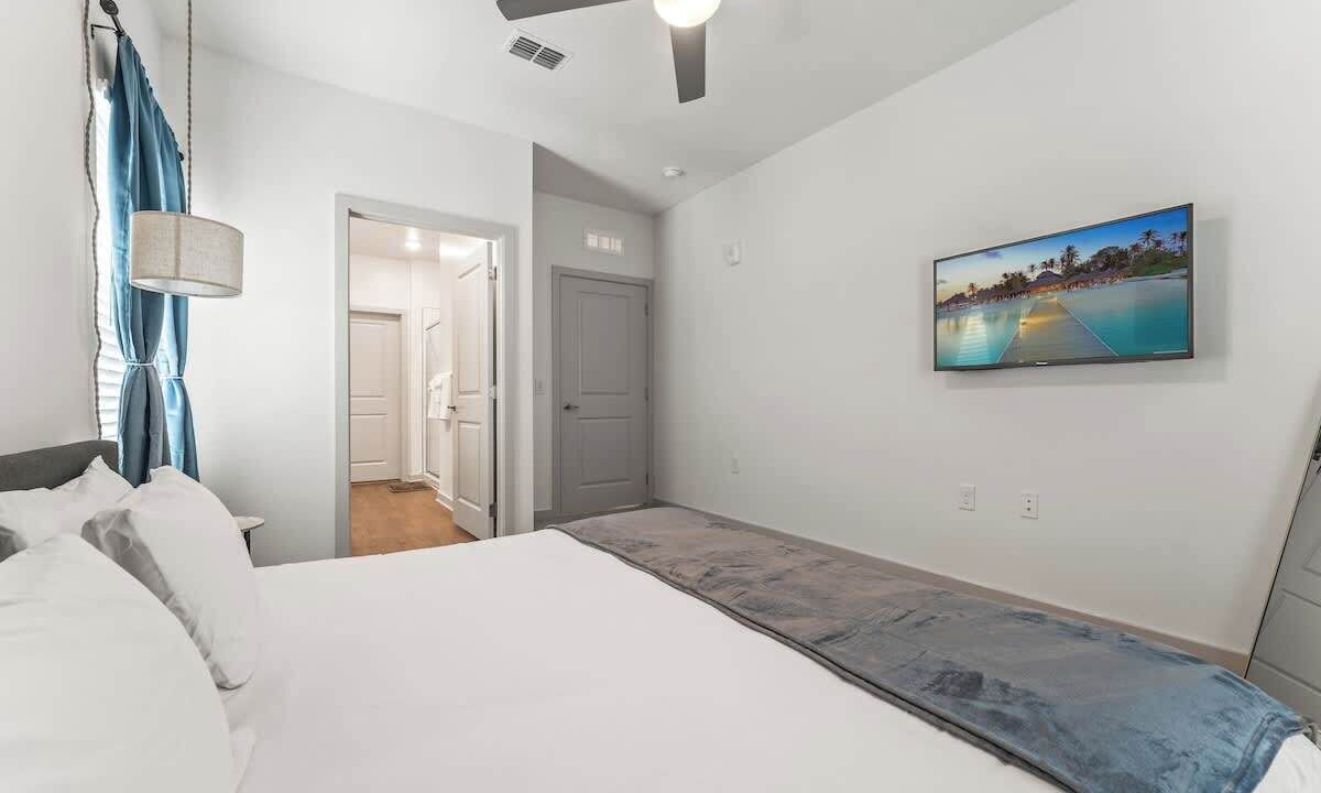 Photo of Bedroom in Bay Lake