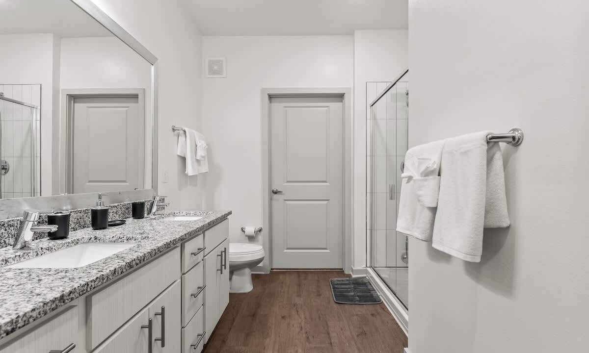 Photo of Bathroom in Bay Lake