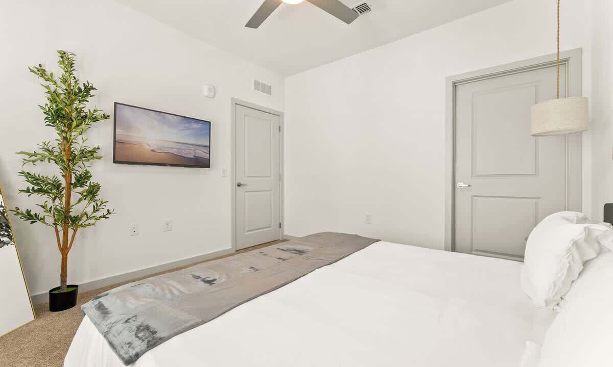 Photo of Bedroom in Bay Lake