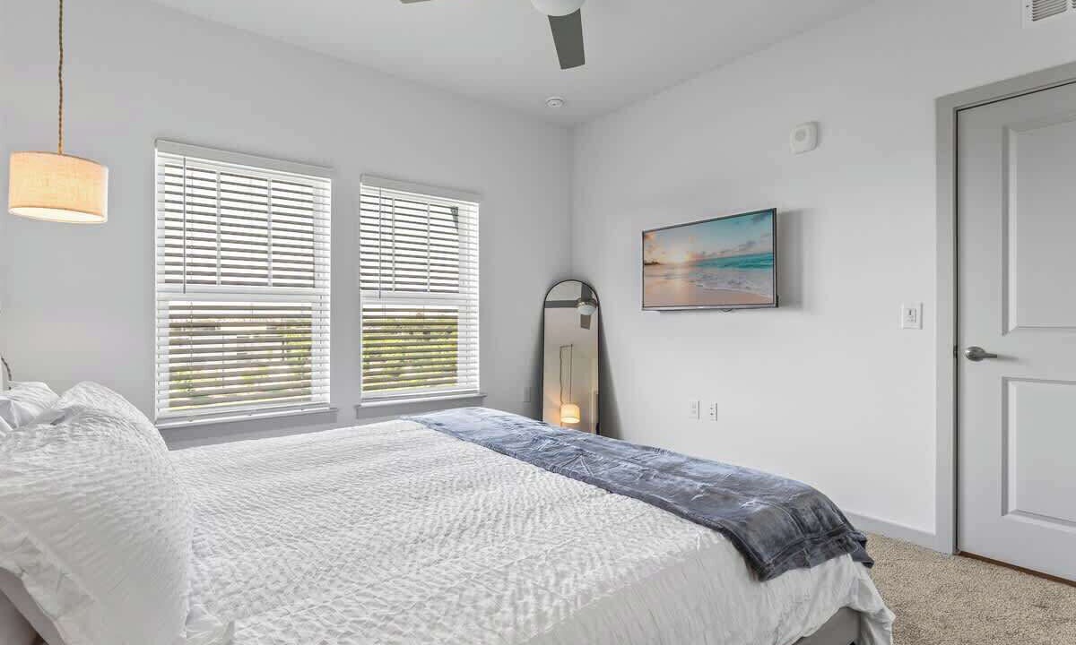 Photo of Bedroom in Bay Lake