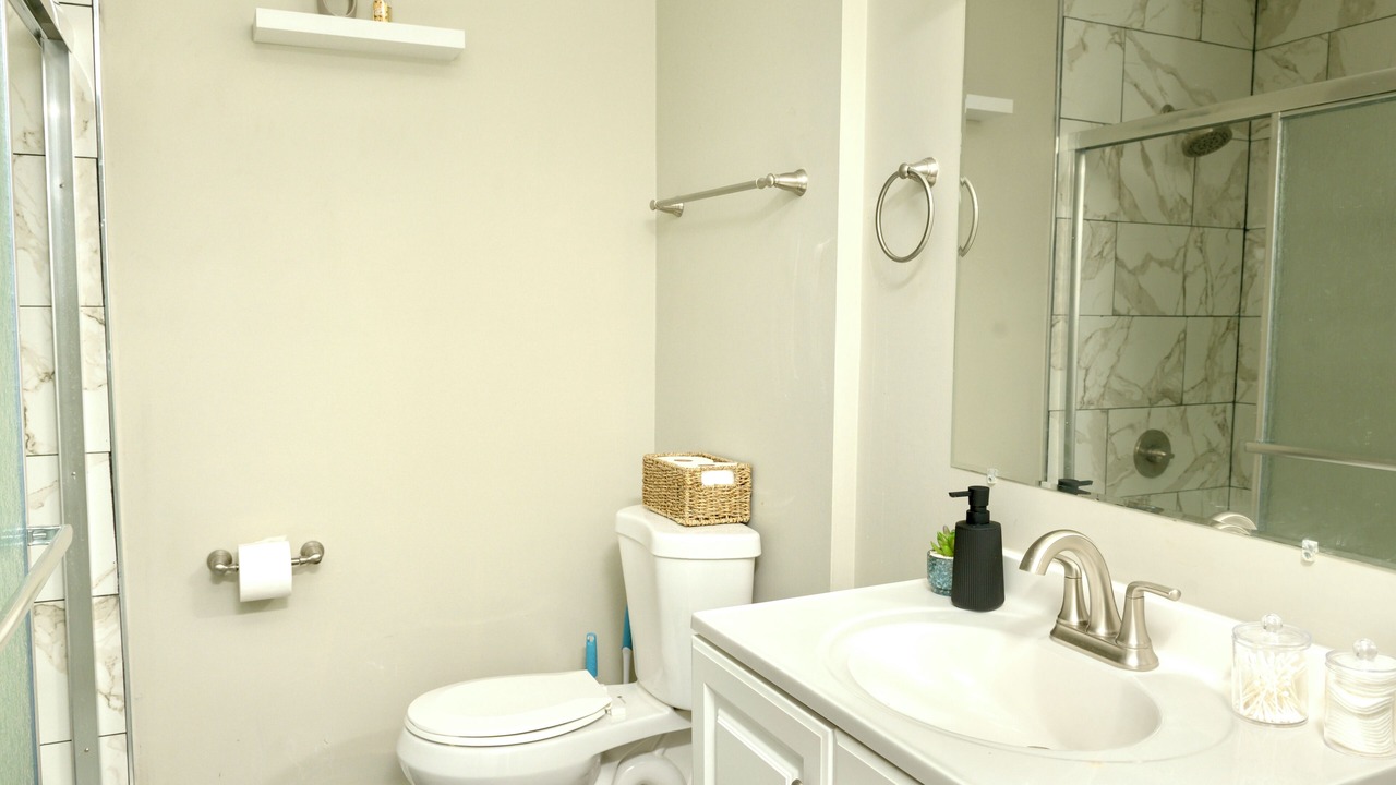Photo of Bathroom in Summit Station