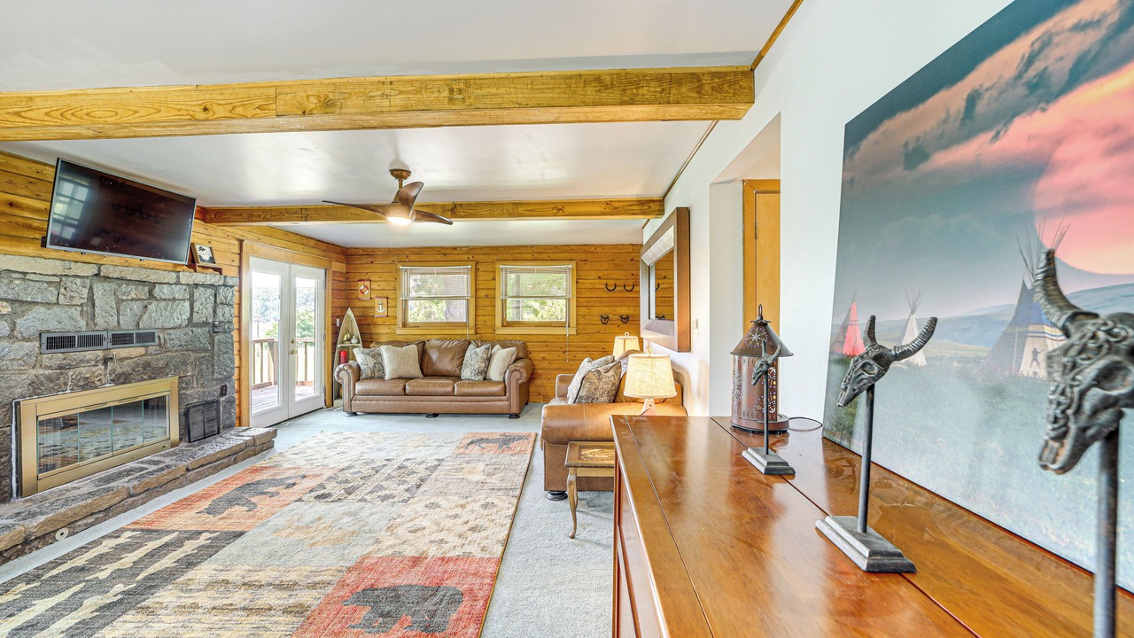 Photo of Livingroom in Mayes County