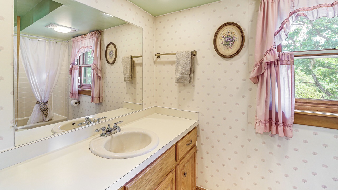 Photo of Bathroom in Mayes County
