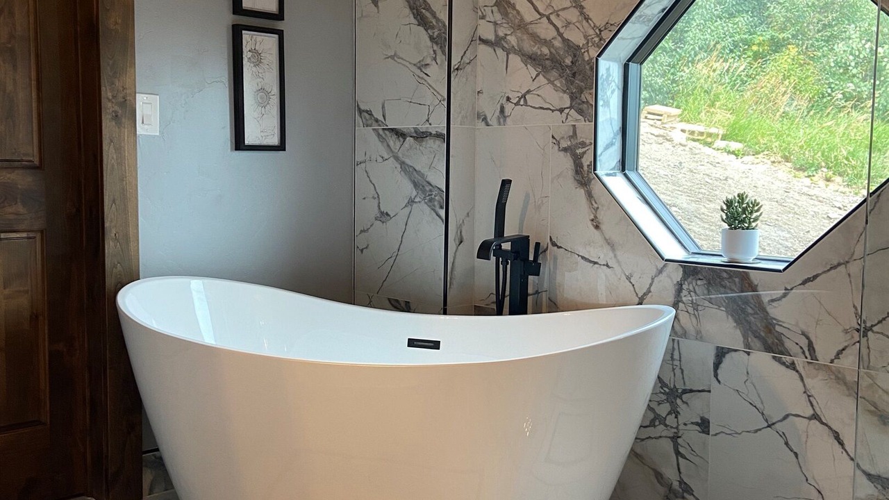 Photo of Bathroom in Island Park
