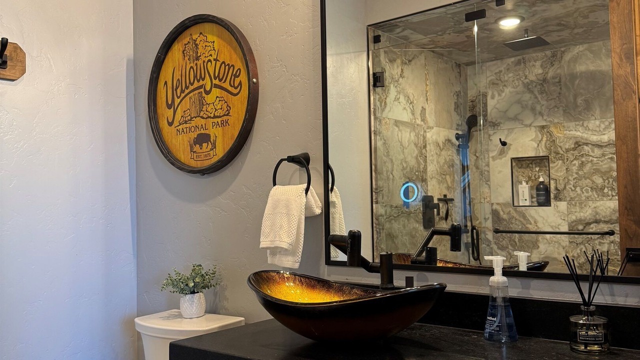 Photo of Bathroom in Island Park
