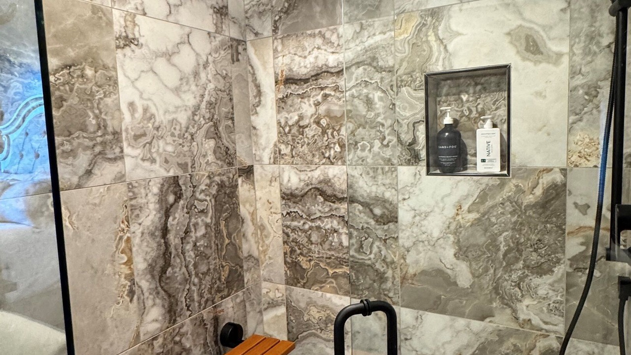 Photo of Bathroom in Island Park