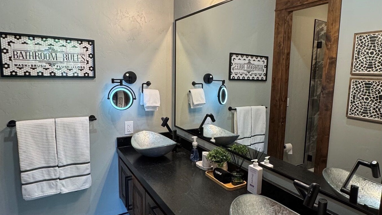 Photo of Bathroom in Island Park