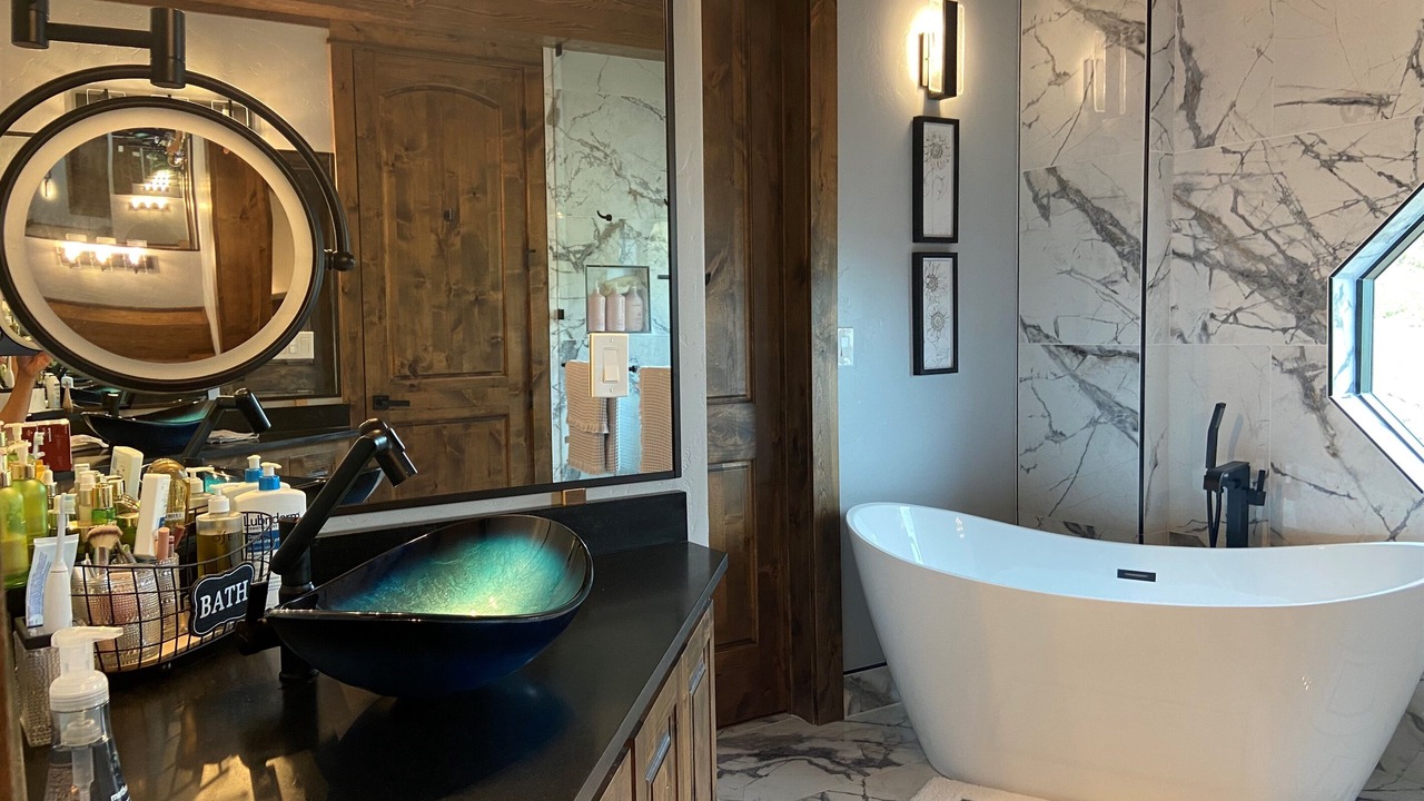 Photo of Bathroom in Island Park