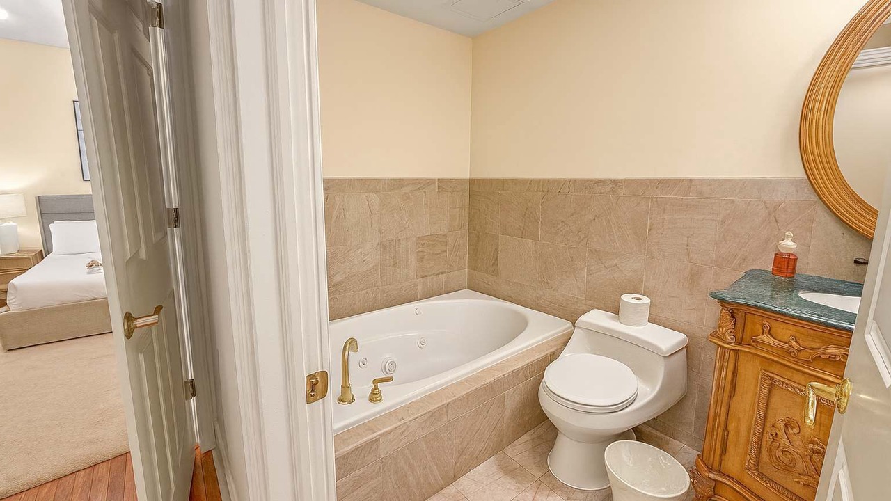 Photo of Bathroom in Old City