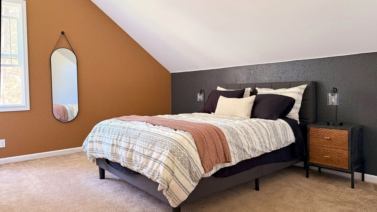 Photo of Bedroom in Garden Valley