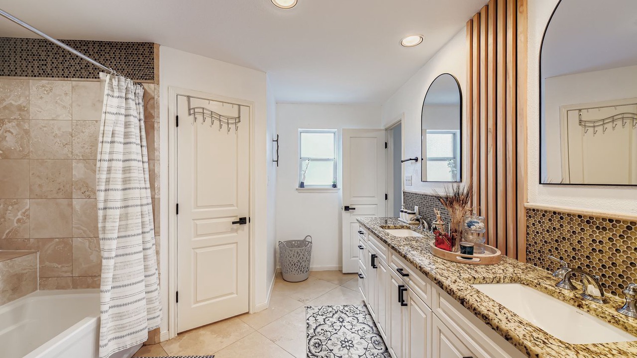 Photo of Bathroom in East Oak Hill