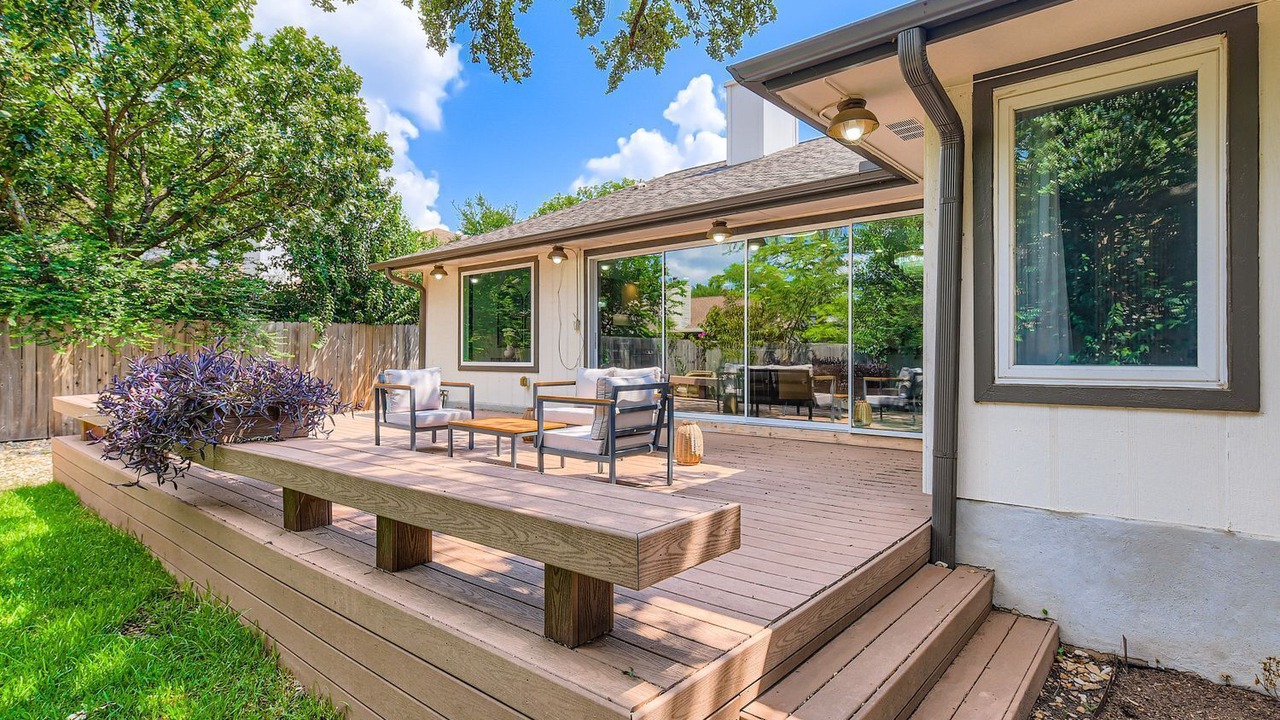 Photo of Patio Balcony in East Oak Hill
