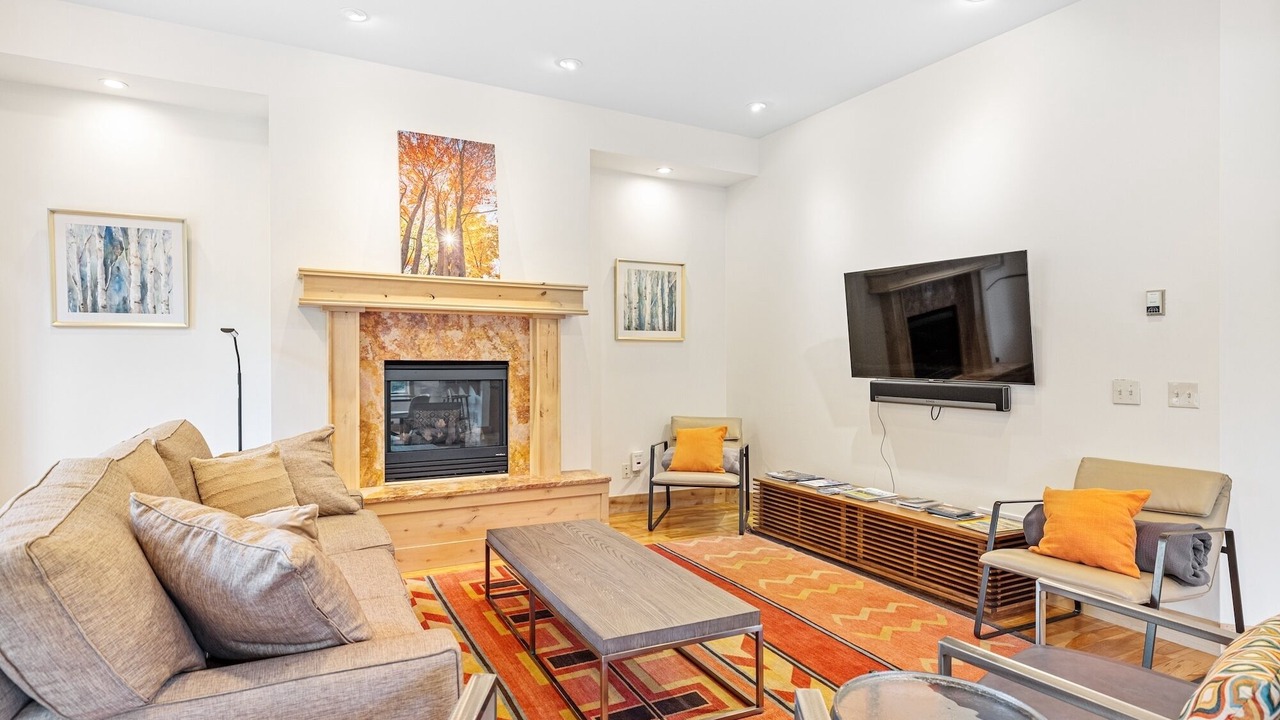Photo of Livingroom in Big Sky