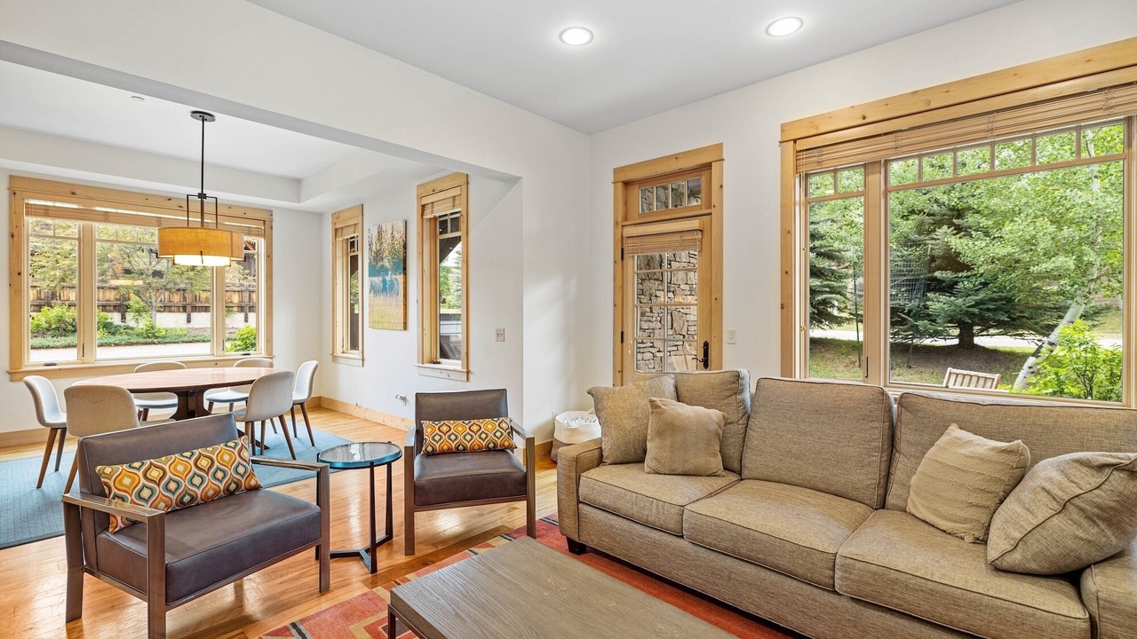 Photo of Livingroom in Big Sky