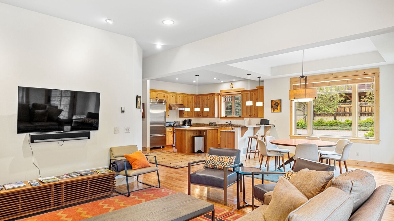 Photo of Livingroom in Big Sky