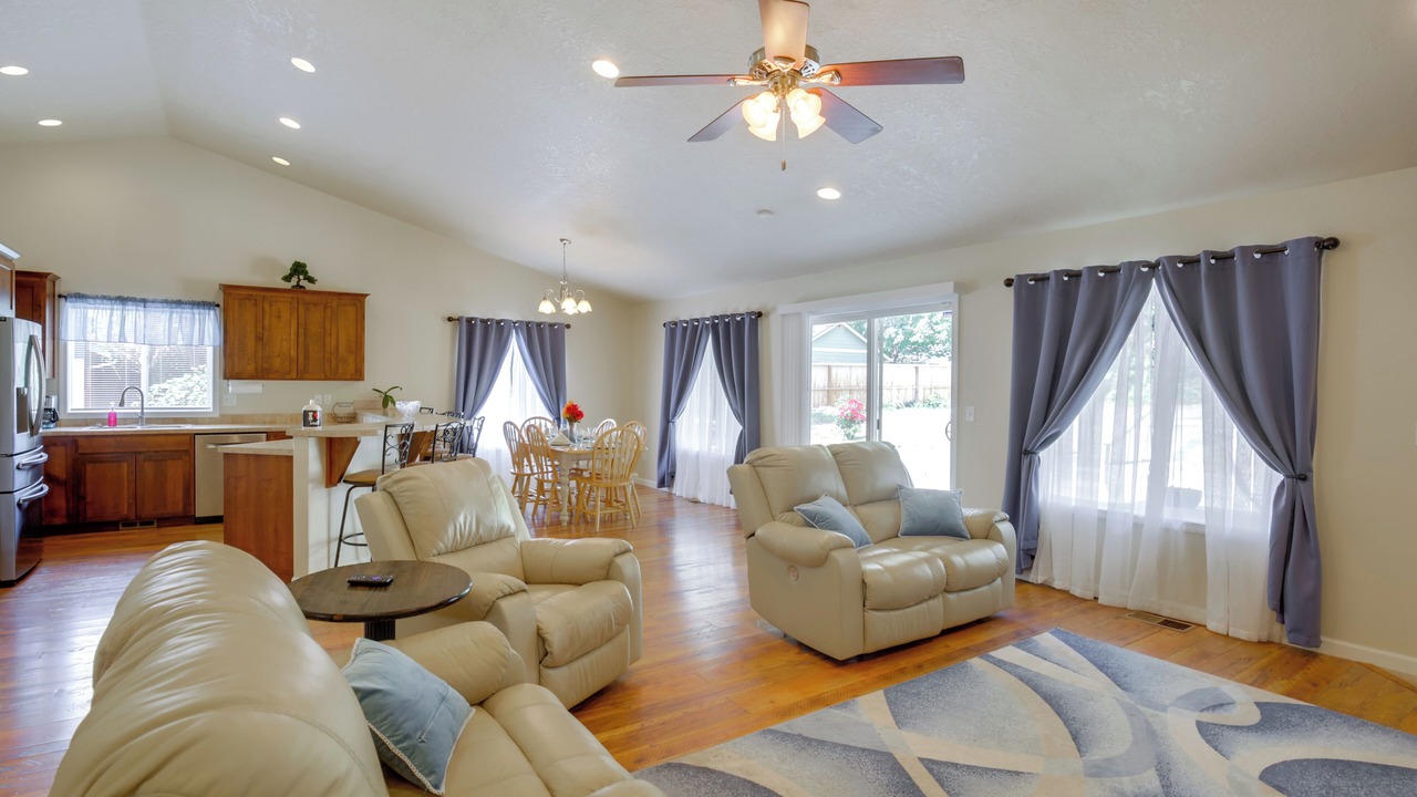 Photo of Livingroom in Mill City