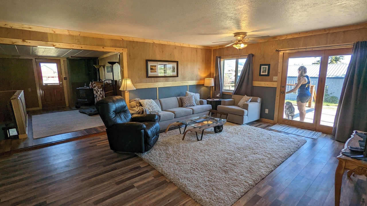 Photo of Livingroom in White Sulphur Springs