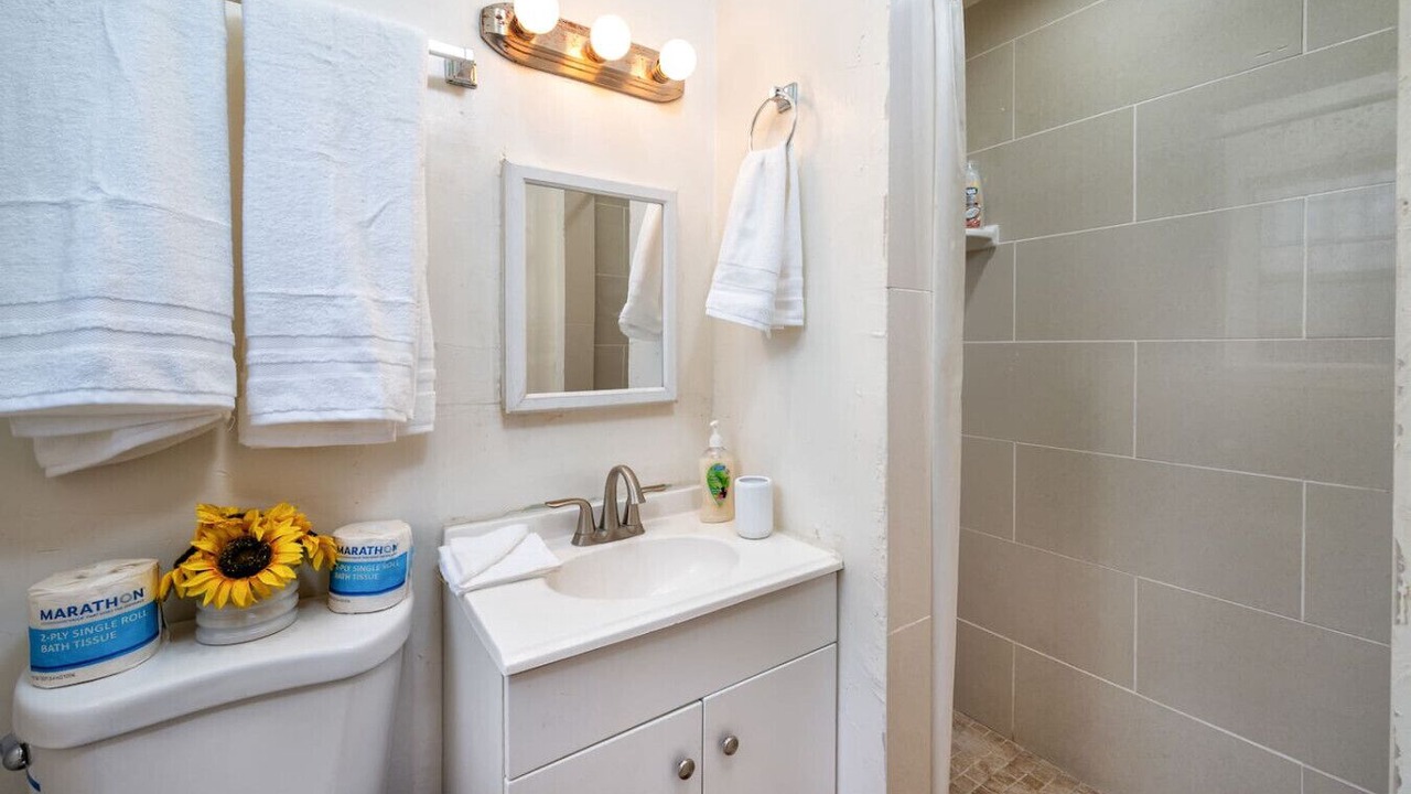 Photo of Bathroom in Boyle Heights