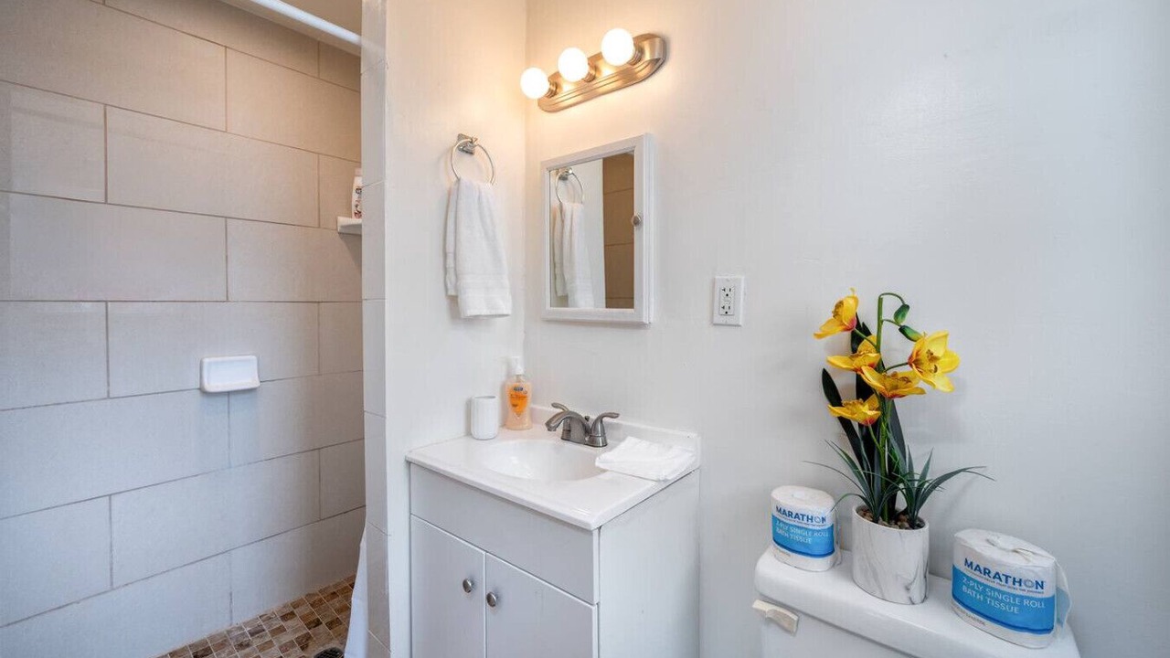 Photo of Bathroom in Boyle Heights